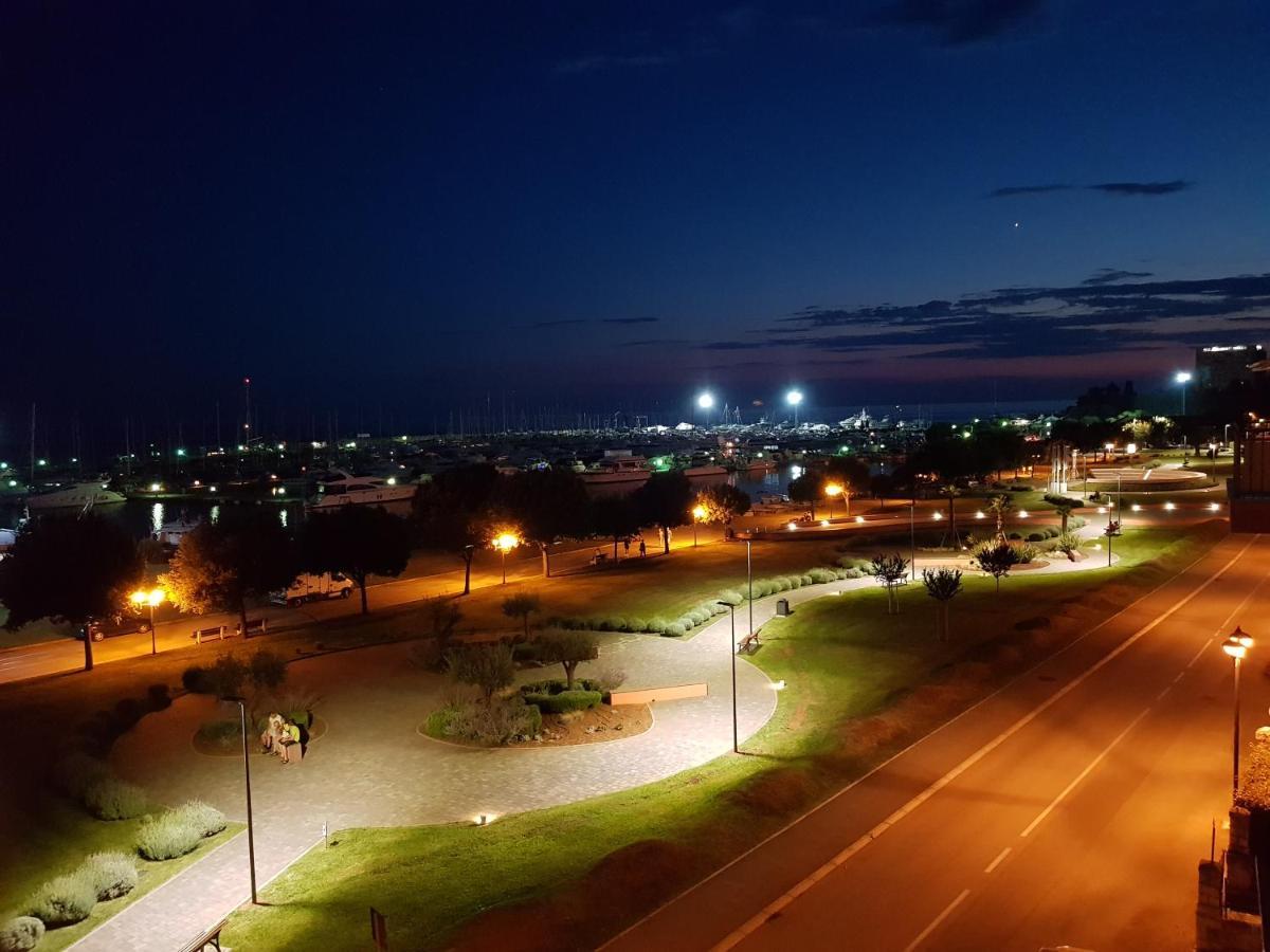 Blue Apartment Umag Bagian luar foto